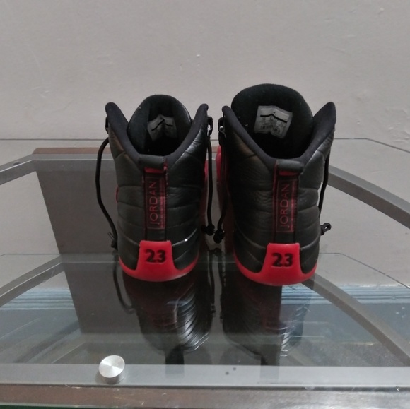 Jordan flugames 12s sz7 flaws seened in pic - Picture 3 of 4